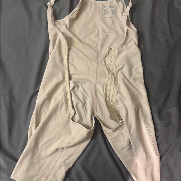 Seamless Cream Shapewear Bodysuit - Picture 1 of 1